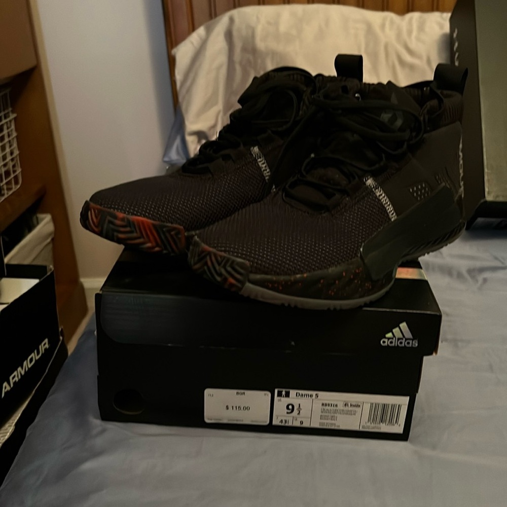 Adidas Dame 5